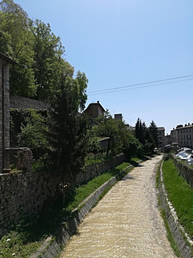 Civico 10 Ξενοδοχείο Γκούμπιο Εξωτερικό φωτογραφία